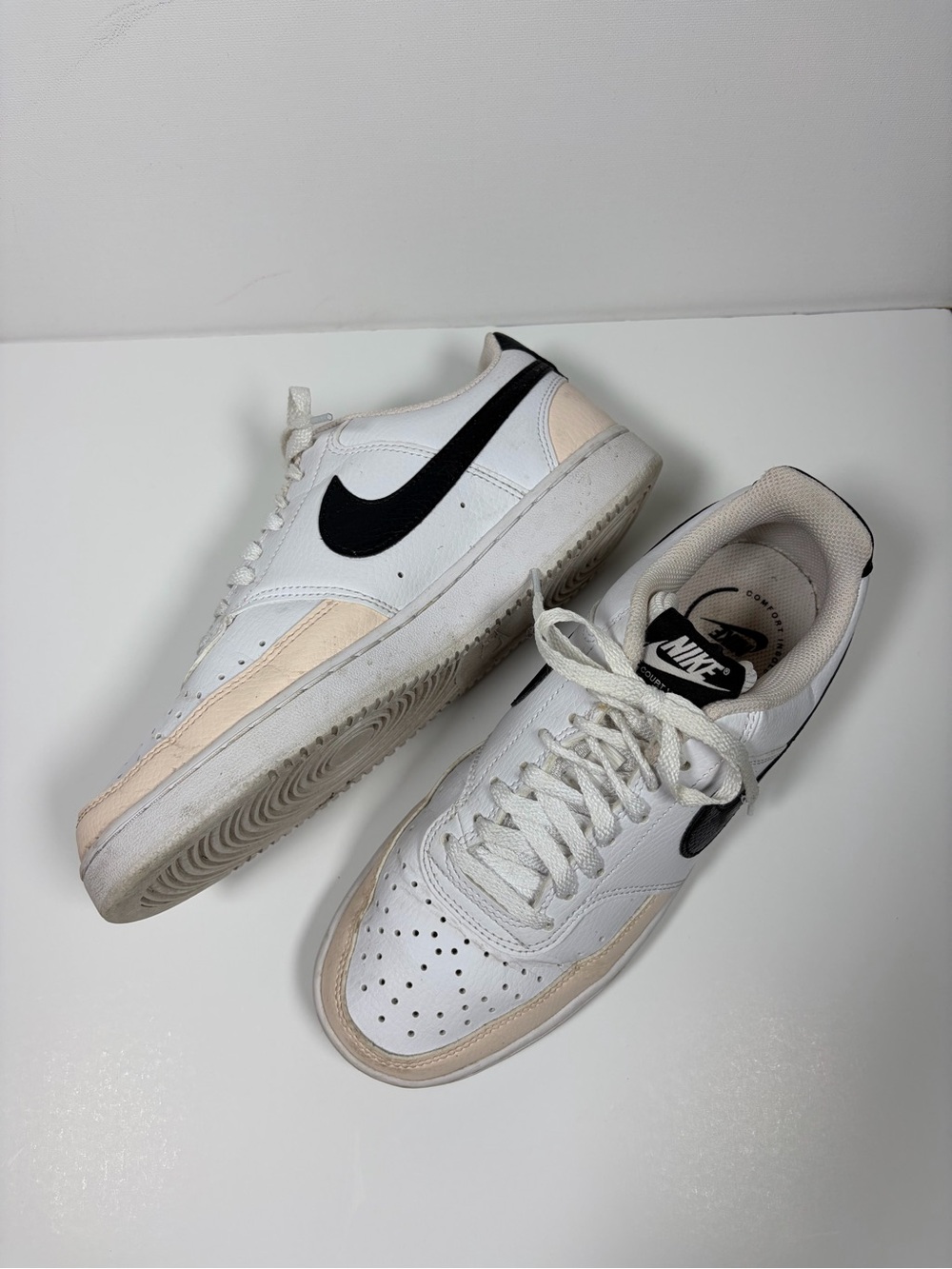 Nike Women’s White, Black & Peach Low-Top Sneakers